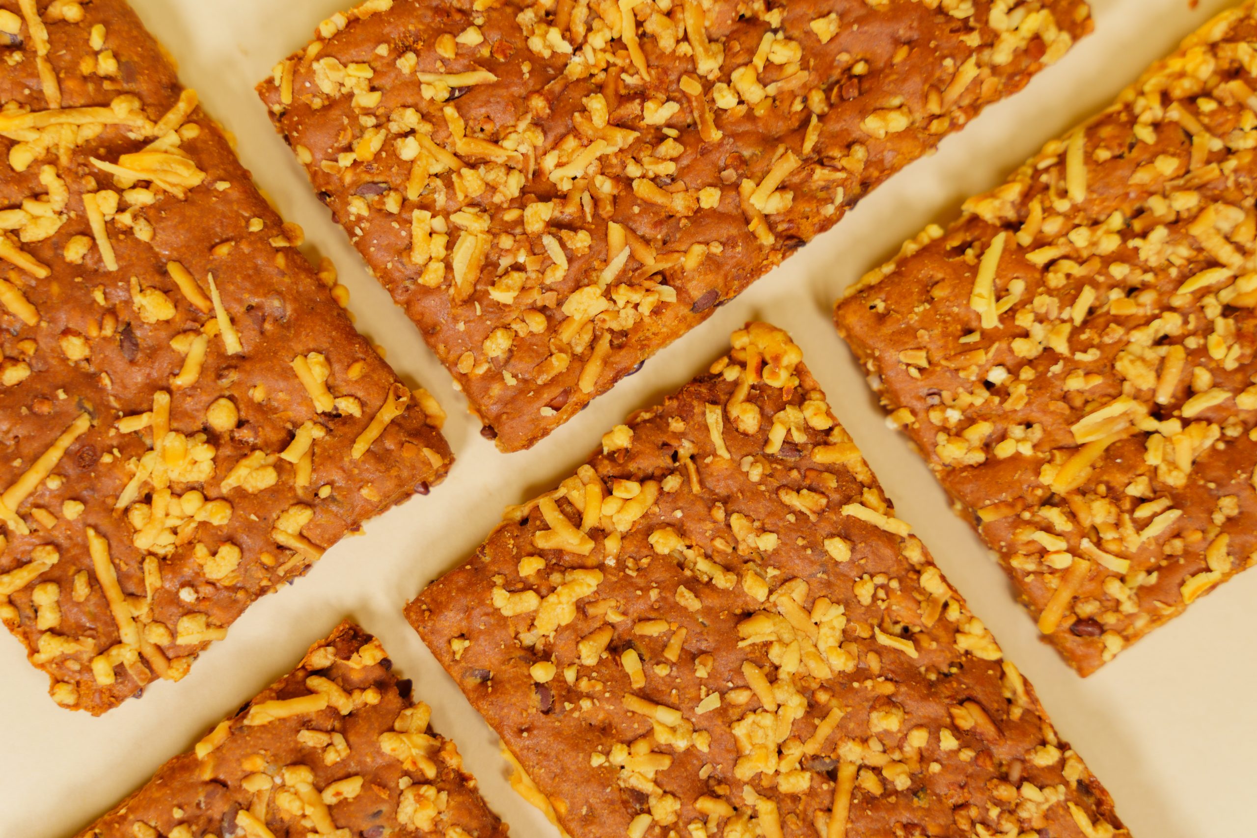 crackers de queijo - snack saudável com sabor a queijo, pobre em hidratos de carbono e em gorduras