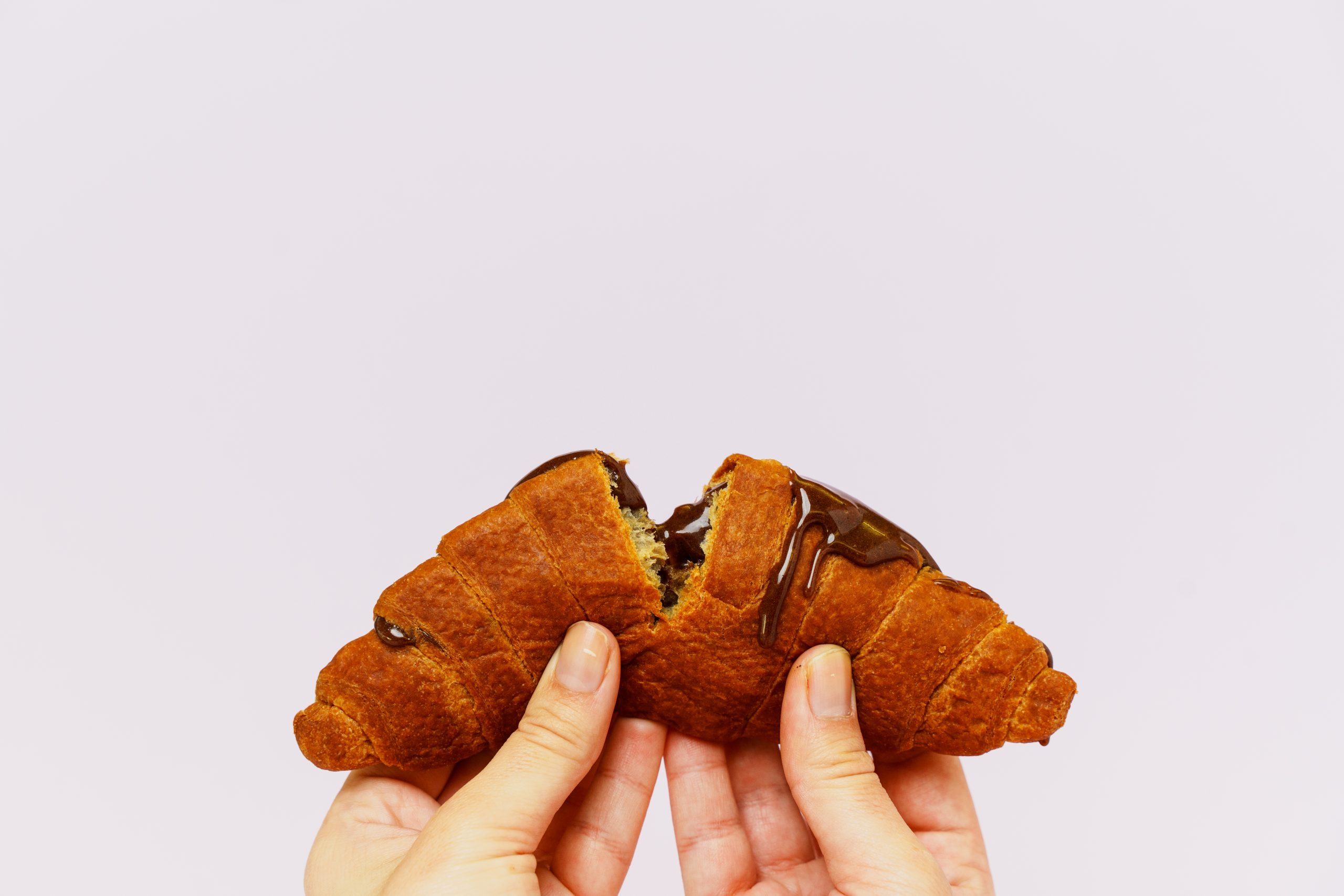 Croissant com nutellev