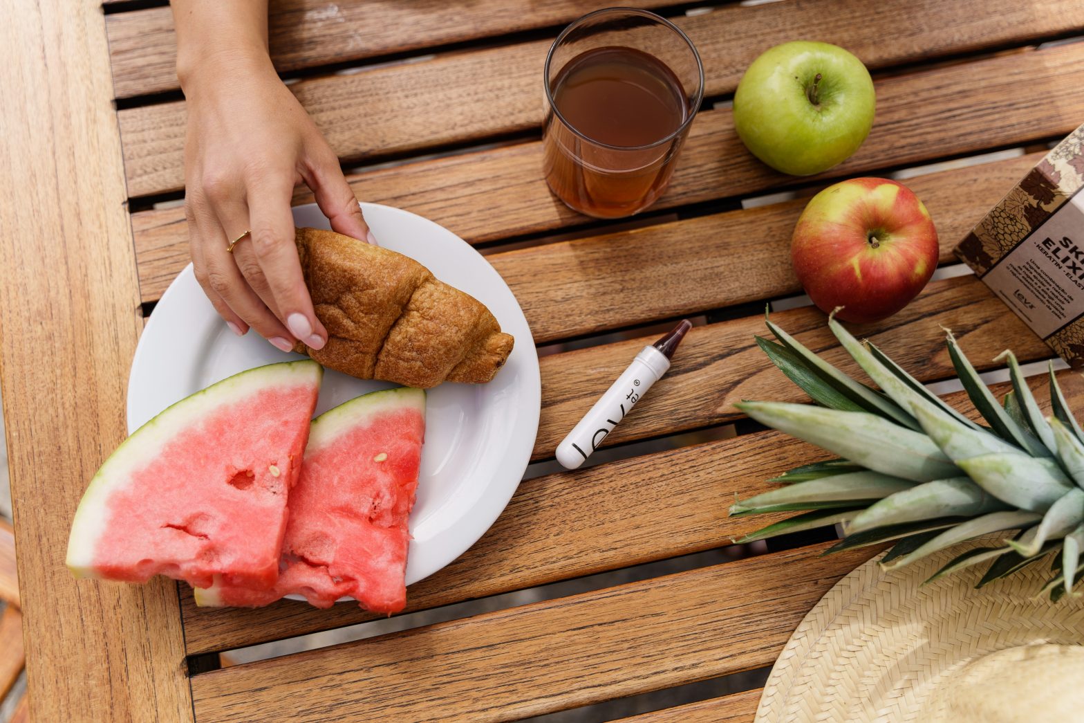 piquenique saudável com a Lev, fruta, skin elixirm croissant lev