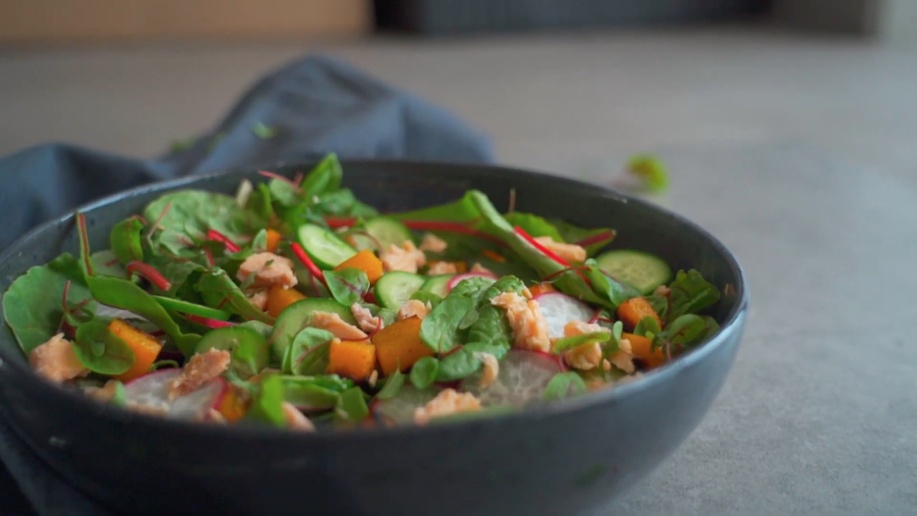Receita lev de salada com salmão do atlântico
