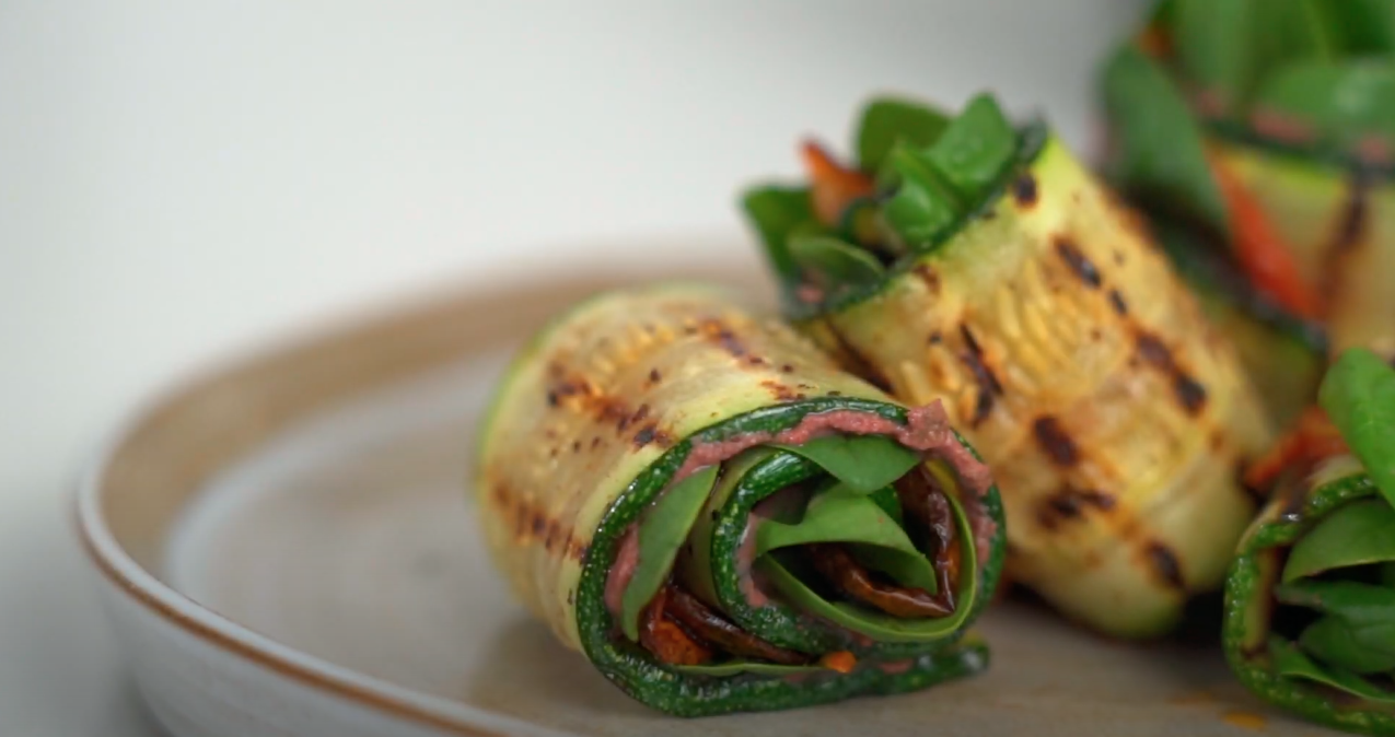receita da lev - rolinhos de curgete recheados com patê de frango e pimentas e espinafres