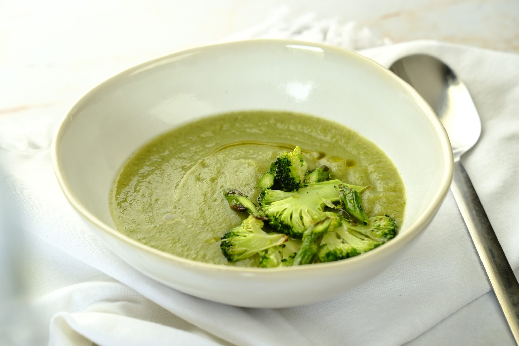 Receita lev de creme de brócolos e espargos