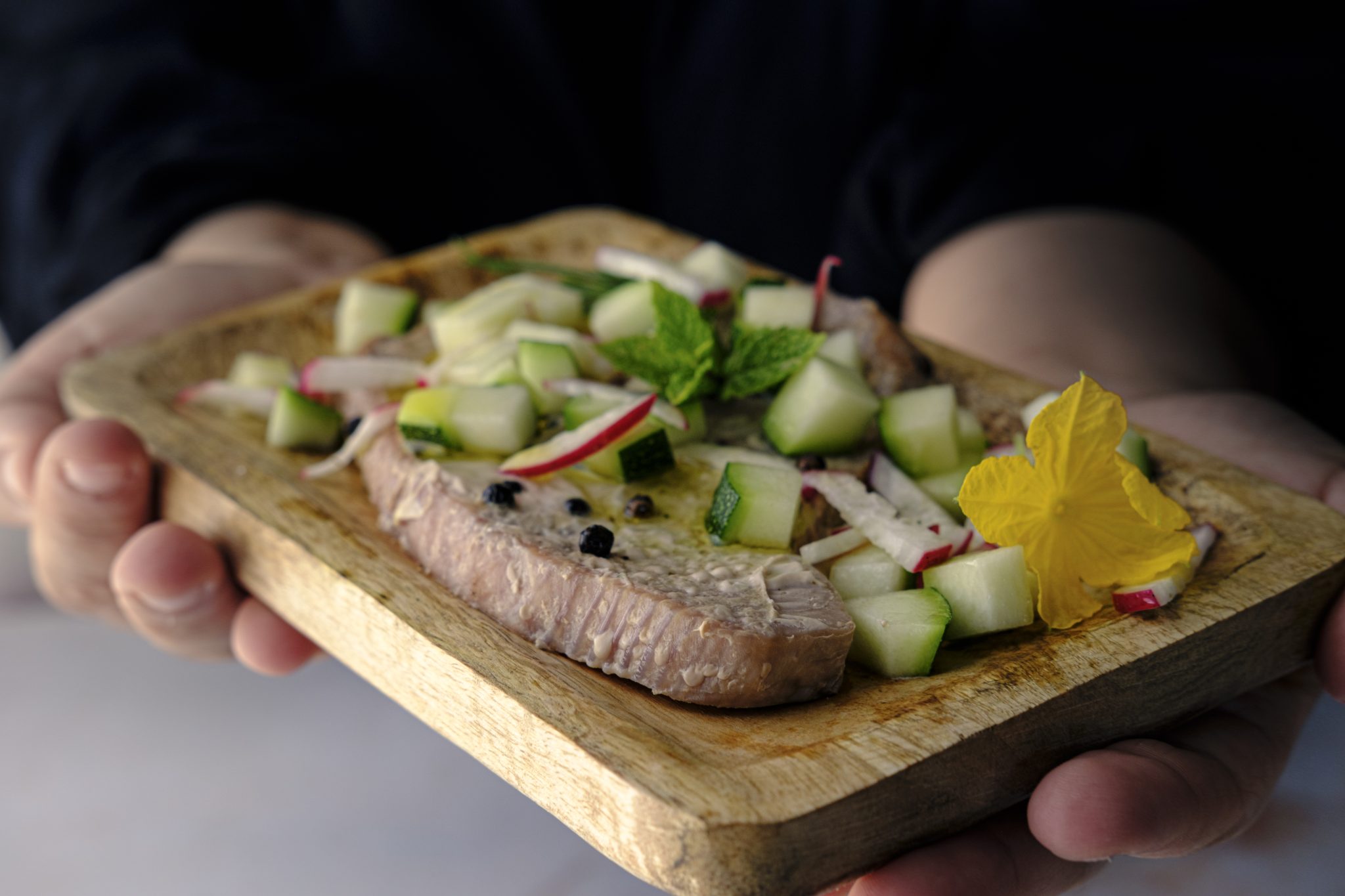 Receita lev de atum em papelote, com legumes