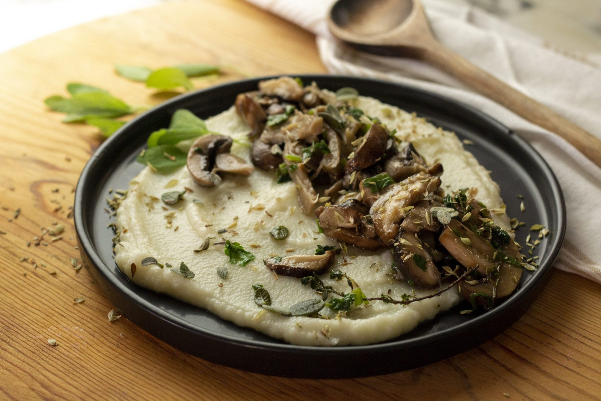 Receita lev de puré de couve-flor com cogumelos salteados