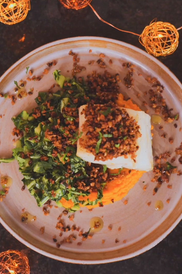 Receita de Bacalhau de Natal com broa, puré de abóbora e couve salteada