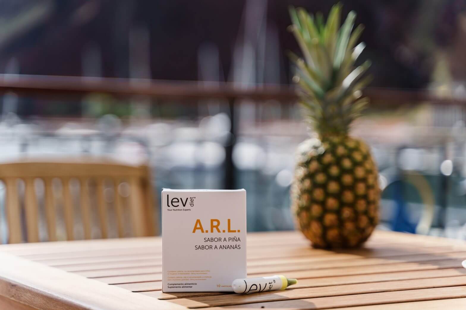 A.R.L da Lev numa mesa