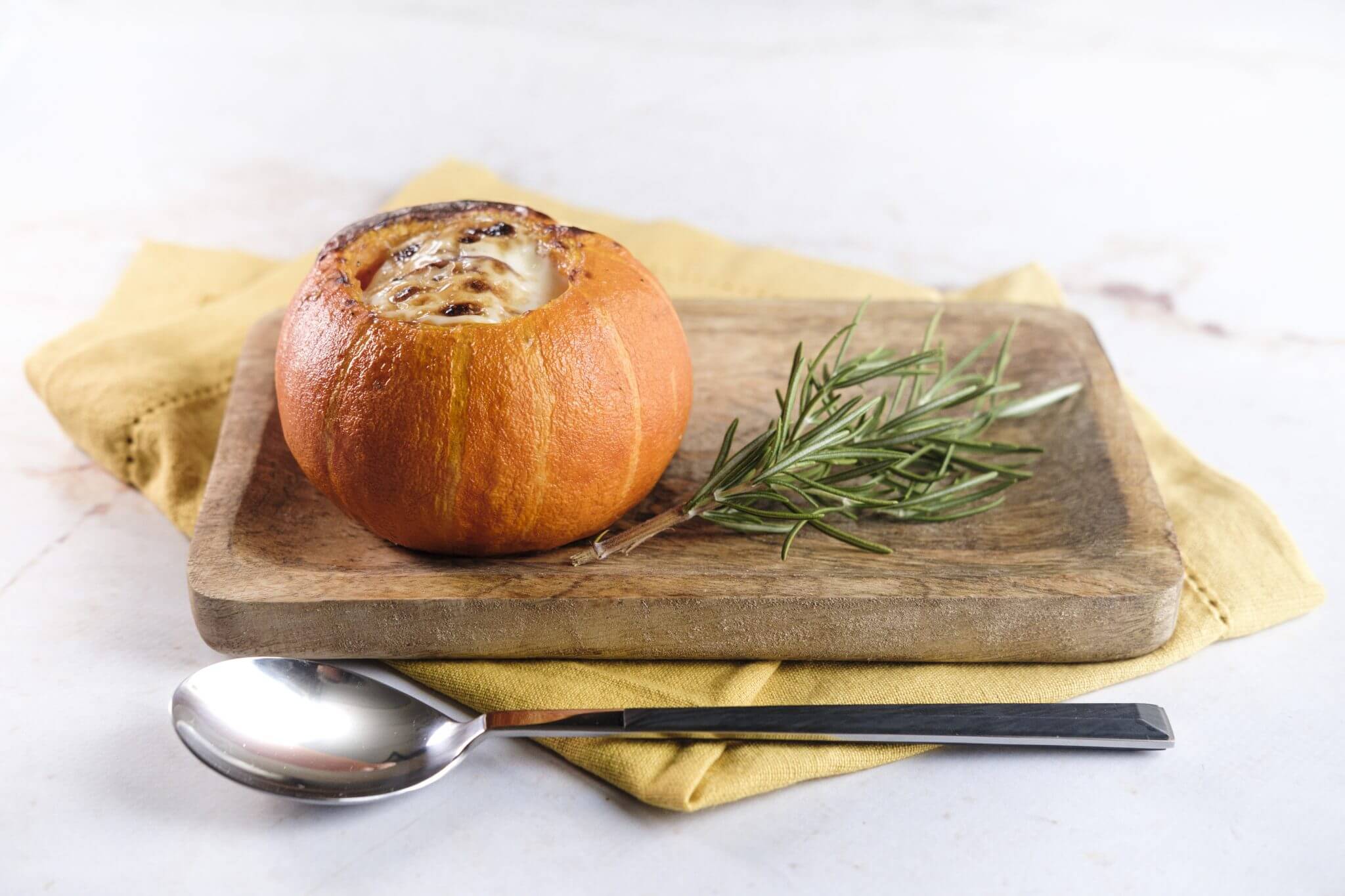 Receita saudável de abóbora recheada com frango e maionese lev