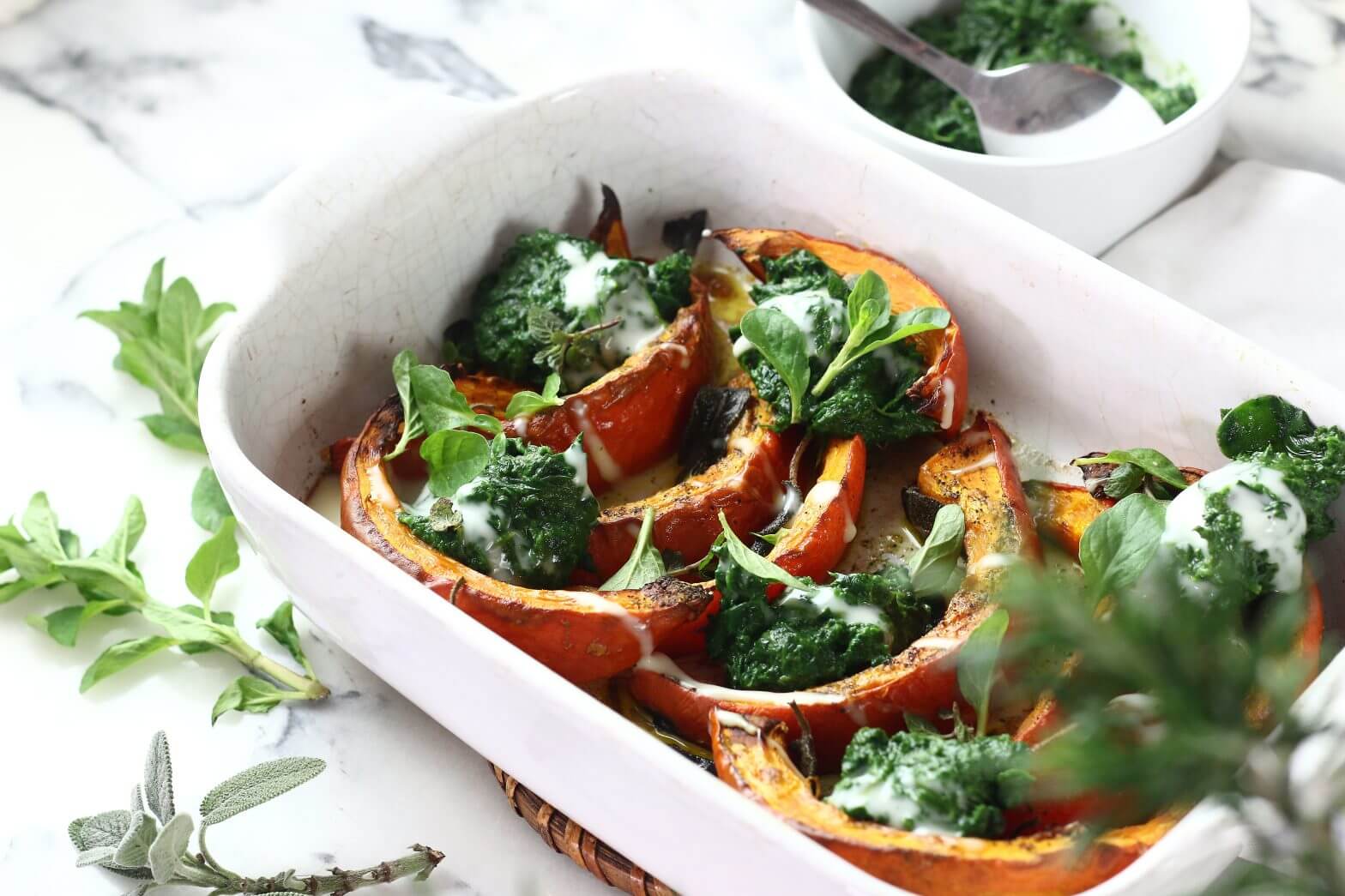 Alimentação vegetariana na Lev: abóbora hokkaido assada com creme de espinafres