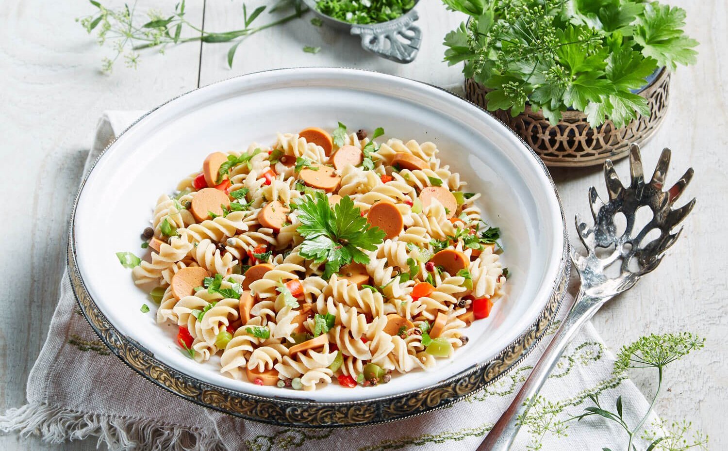 Fusilli com salsichas Lev