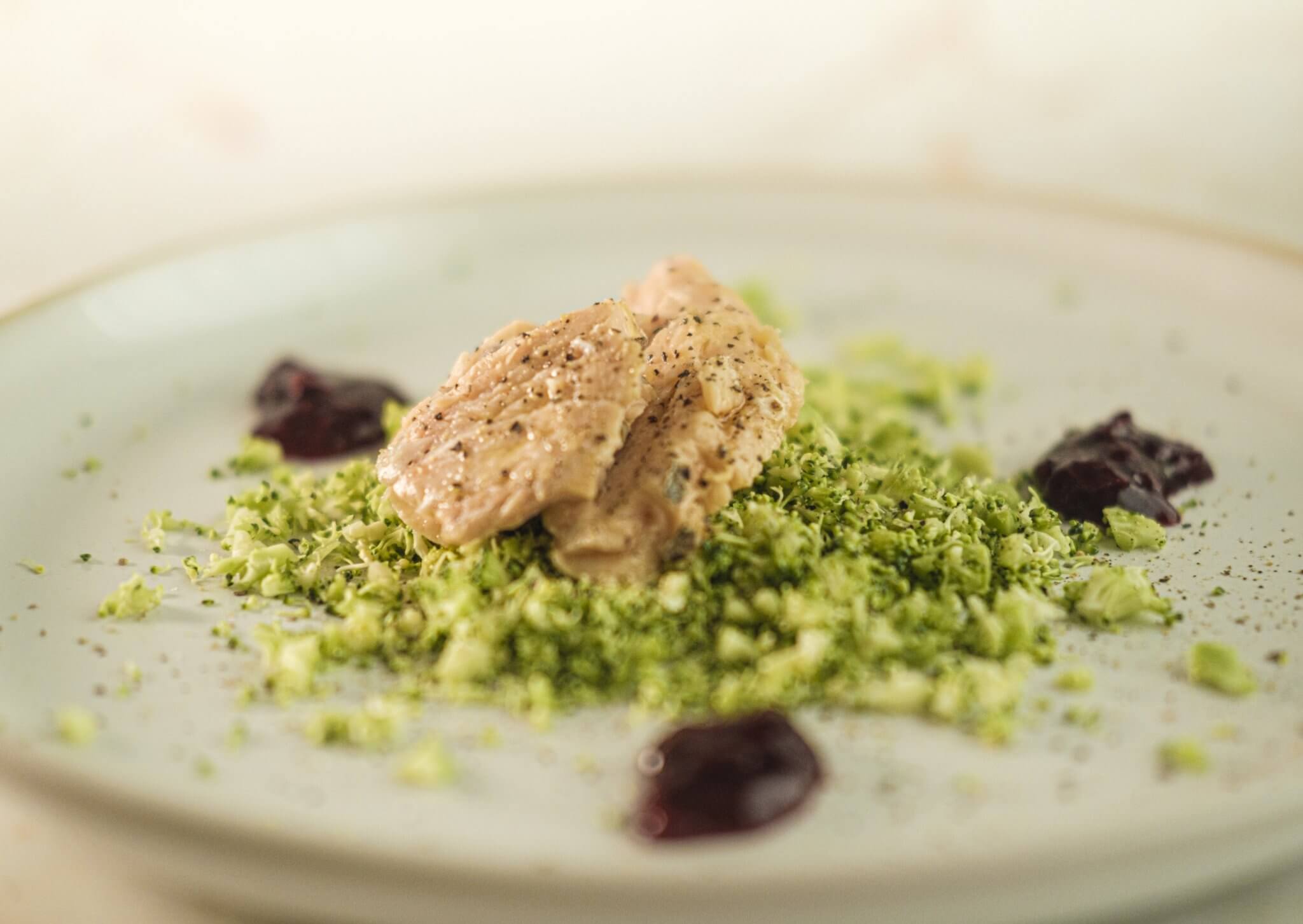 Receita saudável lev, apta para dieta, salmão com arroz de brócolos