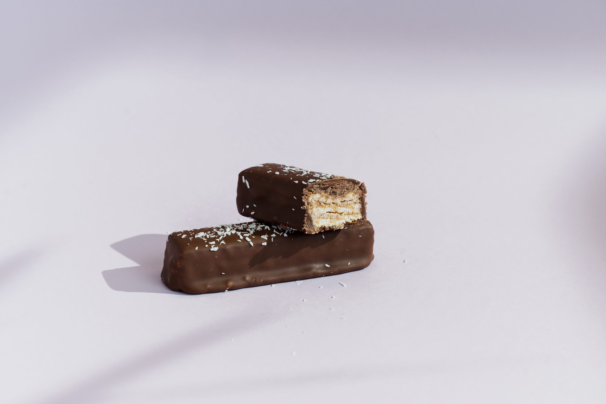 barra wafer de coco com cobertura de chocolate lev saudável